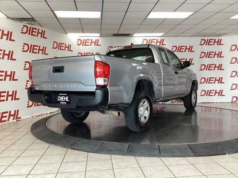 Used 2017 Toyota Tacoma SR AWD/4WD image 7