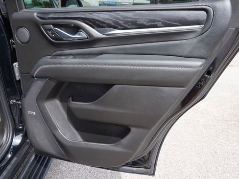 Used 2021 GMC Yukon Denali w/ Denali Premium Package image 34