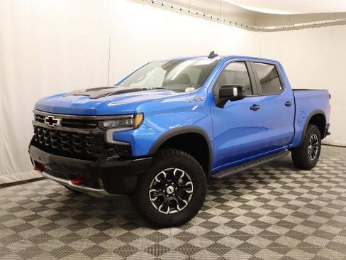 Used 2025 Chevrolet Silverado 1500 ZR2 w/ Technology Package image 2