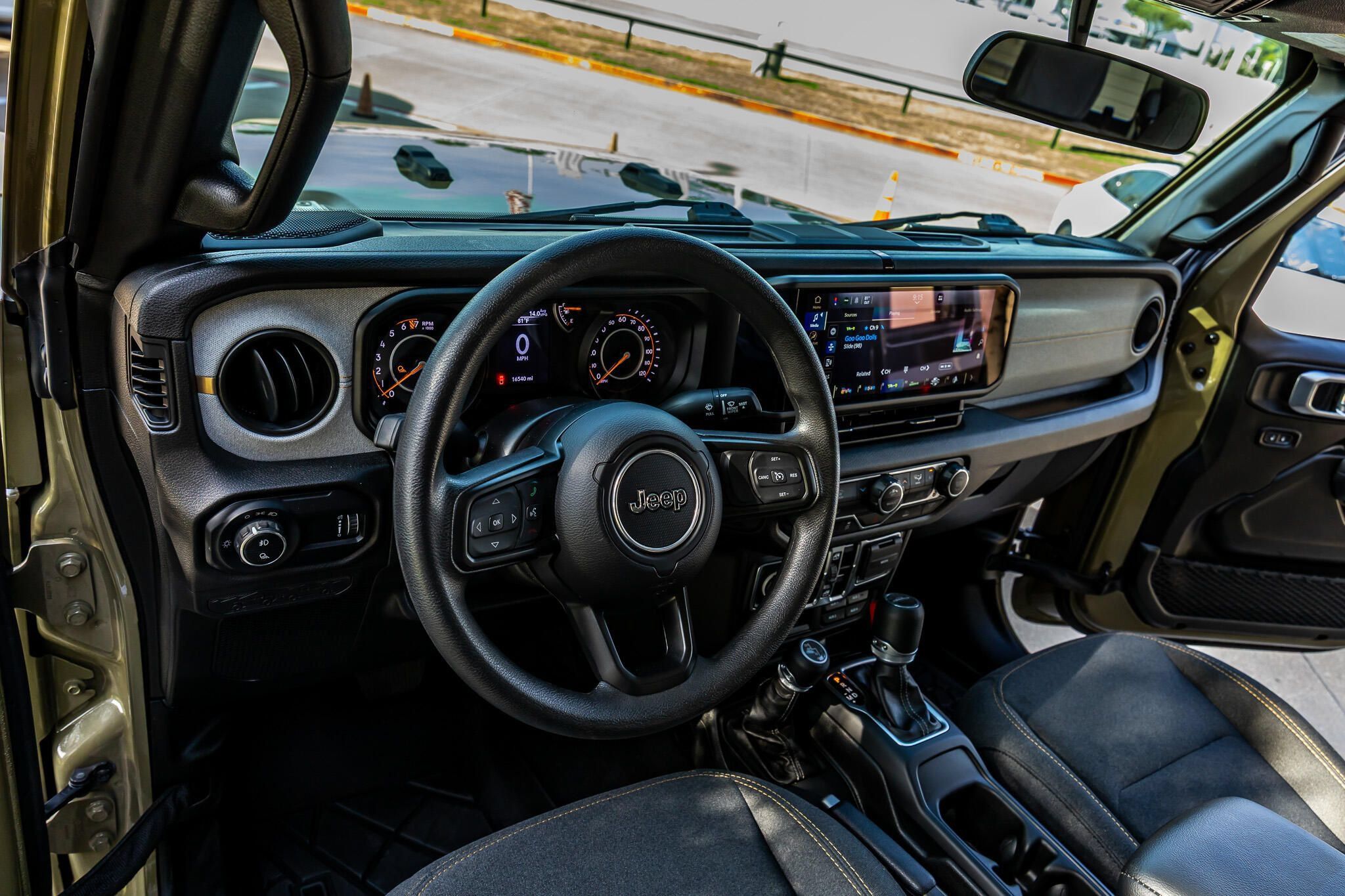 Used 2025 Jeep Gladiator Sport AWD/4WD image 16