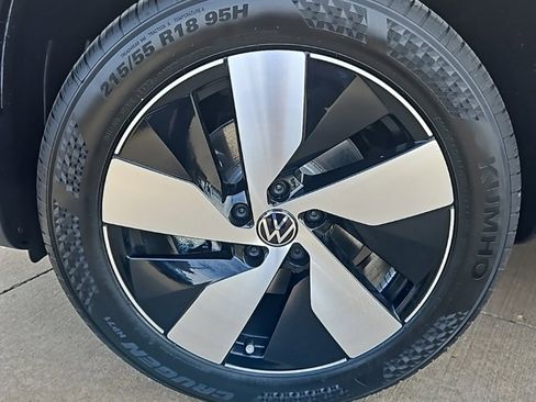 New 2026 Volkswagen Taos S image 9