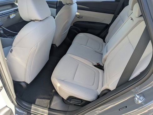 Used 2025 Hyundai Tucson SE image 17