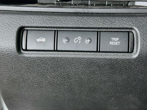 Used 2025 Nissan Altima 2.5 SV FWD image 16