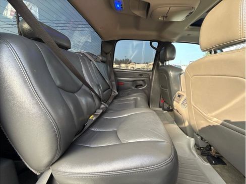 Used 2006 GMC Sierra 3500 SLT w/ Heavy-Duty Power Package image 12