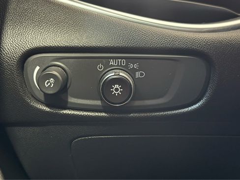 Used 2020 Chevrolet Malibu LT FWD image 25