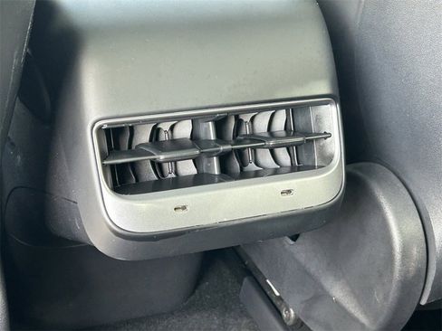 Used 2020 Tesla Model Y Long Range image 15