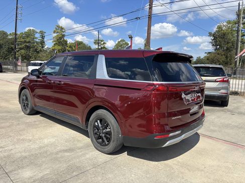 Used 2023 Kia Carnival LX FWD image 47