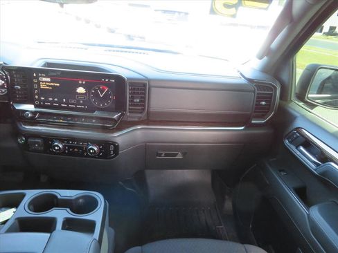 Used 2025 GMC Sierra 1500 Elevation image 16