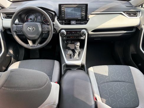 Used 2020 Toyota RAV4 XLE w/ Convenience Package FWD image 2