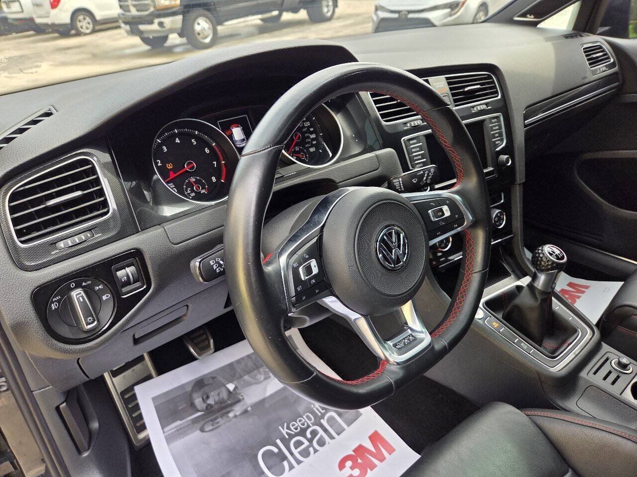 Used 2017 Volkswagen GTI SE FWD image 10
