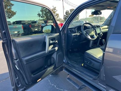 Used 2022 Toyota 4Runner SR5 Premium w/ Moonroof Package RWD image 4