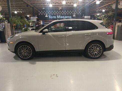Used 2023 Porsche Cayenne Platinum Edition AWD/4WD image 9
