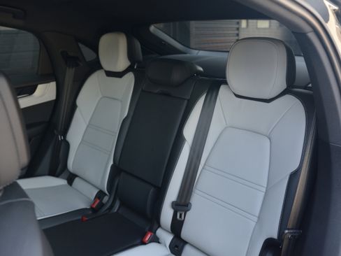 Certified 2024 Porsche Cayenne GTS AWD/4WD image 33