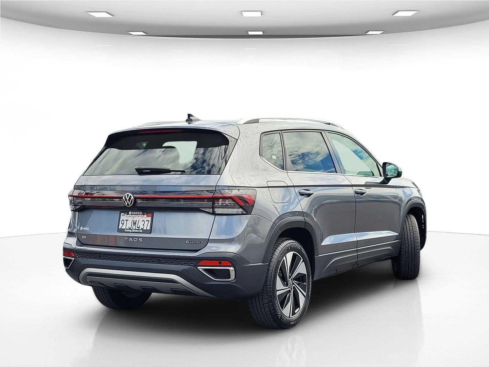 Certified 2025 Volkswagen Taos SE w/ Panoramic Sunroof Package AWD/4WD image 7