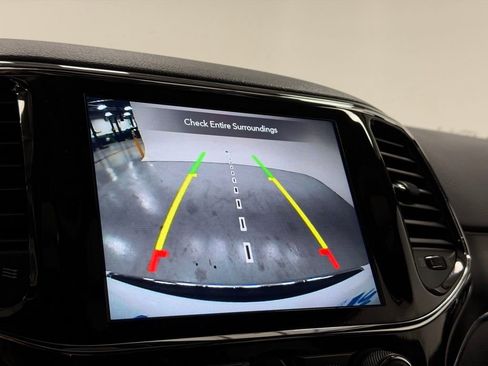 Used 2021 Jeep Grand Cherokee Limited image 18