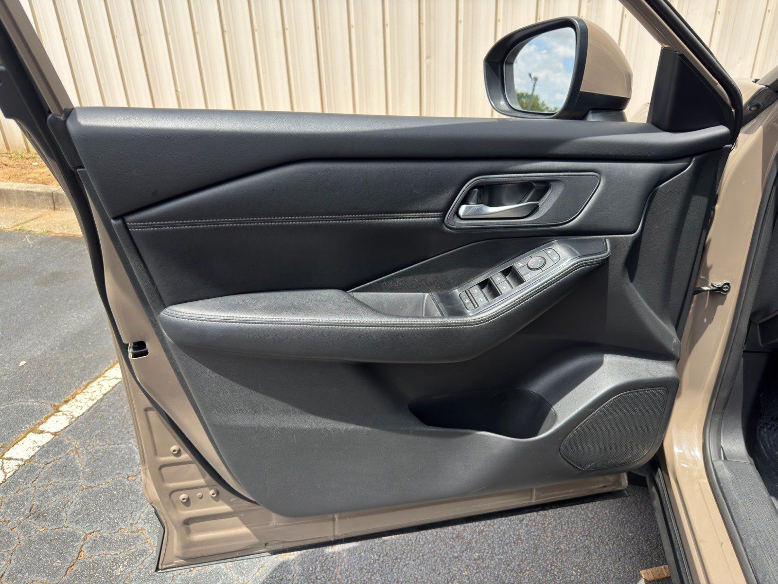 Used 2024 Nissan Rogue SV w/ SV Premium Package FWD image 38
