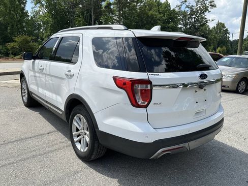 Used 2016 Ford Explorer XLT w/ Equipment Group 202A FWD image 4
