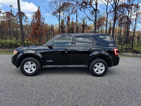 Used 2008 Ford Escape XLS FWD image 2
