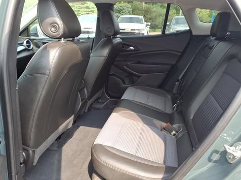 Used 2025 Chevrolet Trax LT w/ Driver Confidence Package FWD image 9