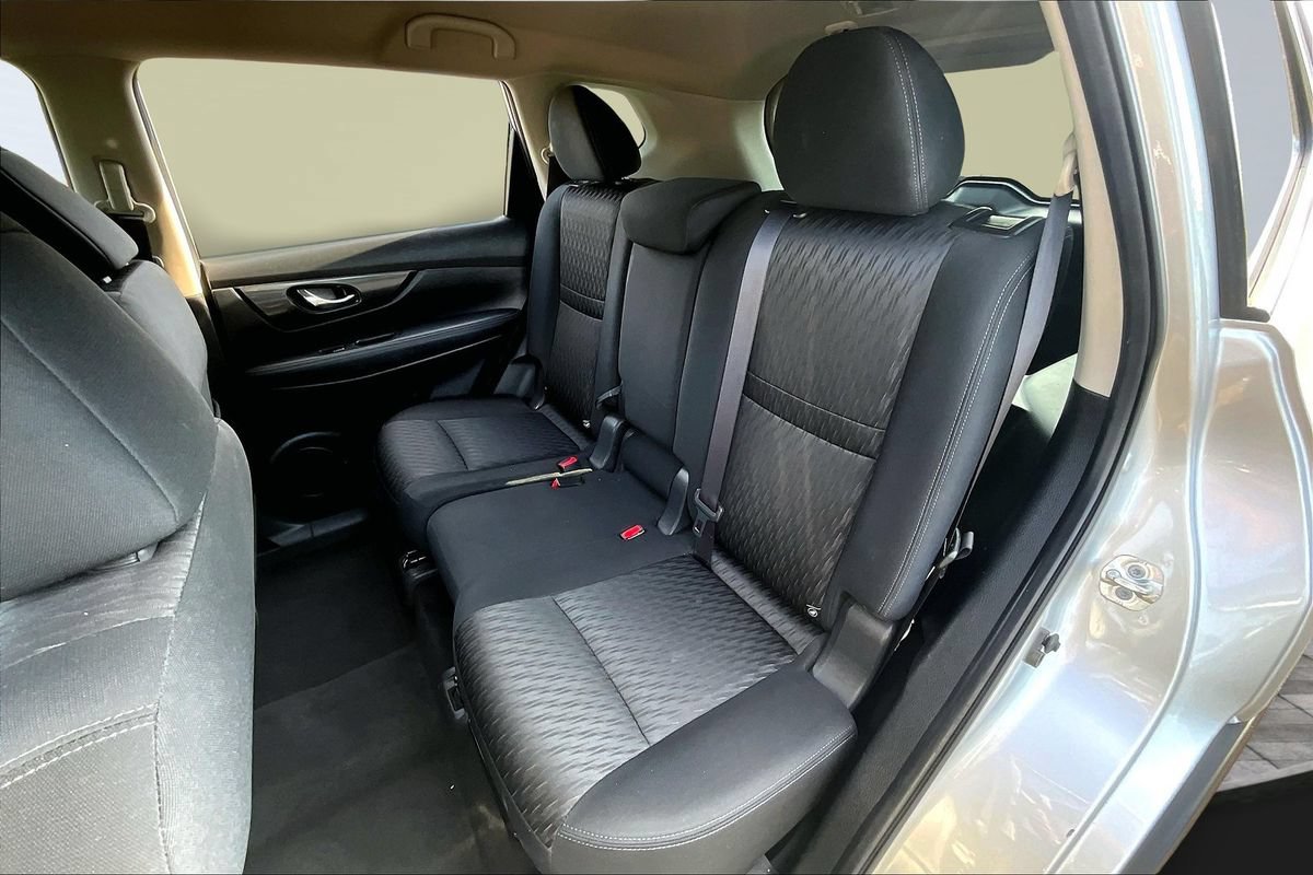 Used 2017 Nissan Rogue SV w/ SV Premium Package AWD/4WD image 17