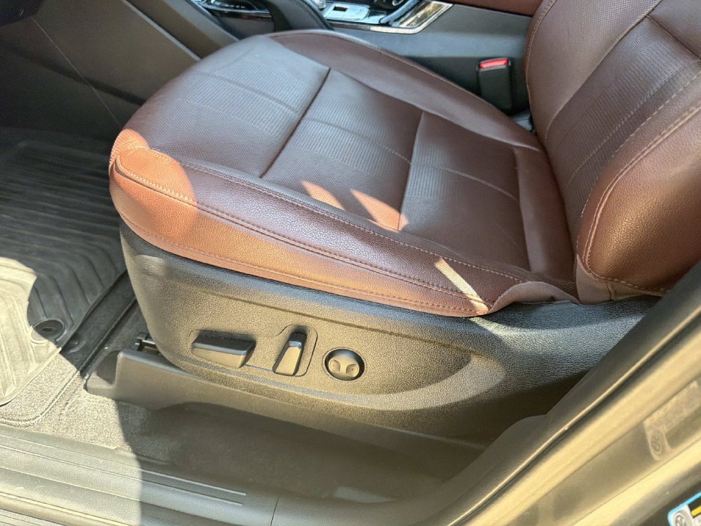 Used 2023 Kia Telluride EX w/ EX Captain's Chair Package FWD image 20
