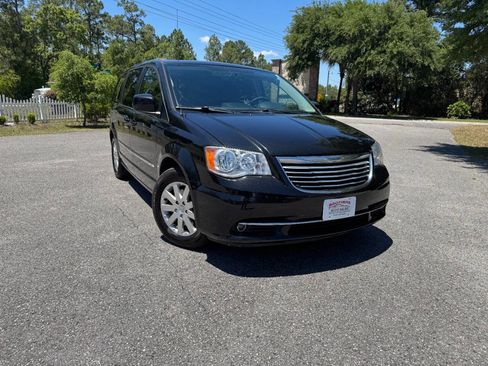 Used 2014 Chrysler Town & Country Touring FWD image 34