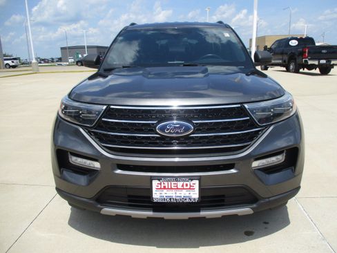 Used 2020 Ford Explorer XLT w/ Equipment Group 202A AWD/4WD image 8