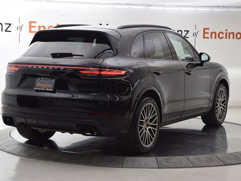 Used 2022 Porsche Cayenne AWD/4WD image 6
