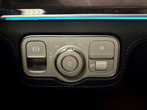 Used 2020 Mercedes-Benz GLE 450 4MATIC w/ MBUX Technology Package image 27