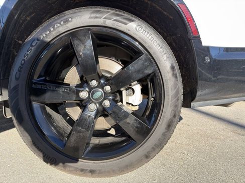 Used 2024 Land Rover Defender 130 X-Dynamic SE image 12