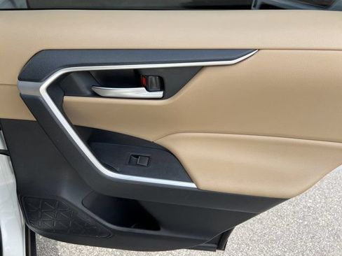 Used 2019 Toyota RAV4 XLE Premium FWD image 20