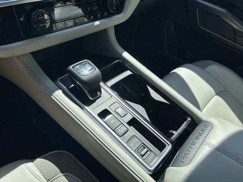 Used 2022 Nissan Pathfinder SL FWD image 33