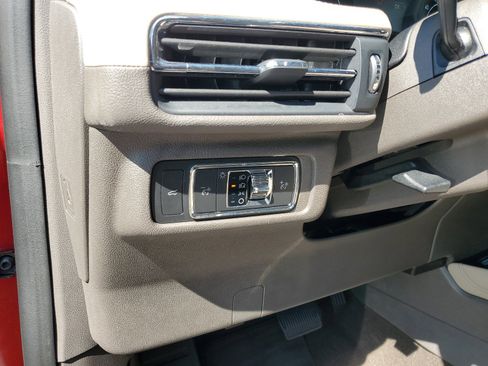 Used 2021 Lincoln Corsair Standard image 18