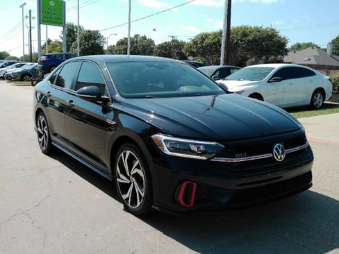 Used 2023 Volkswagen Jetta GLI Autobahn FWD image 4