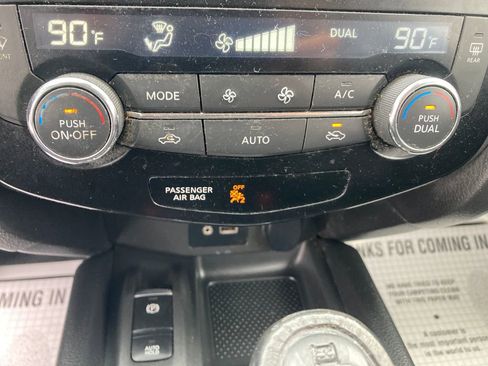 Used 2019 Nissan Rogue SV w/ Premium Package image 25