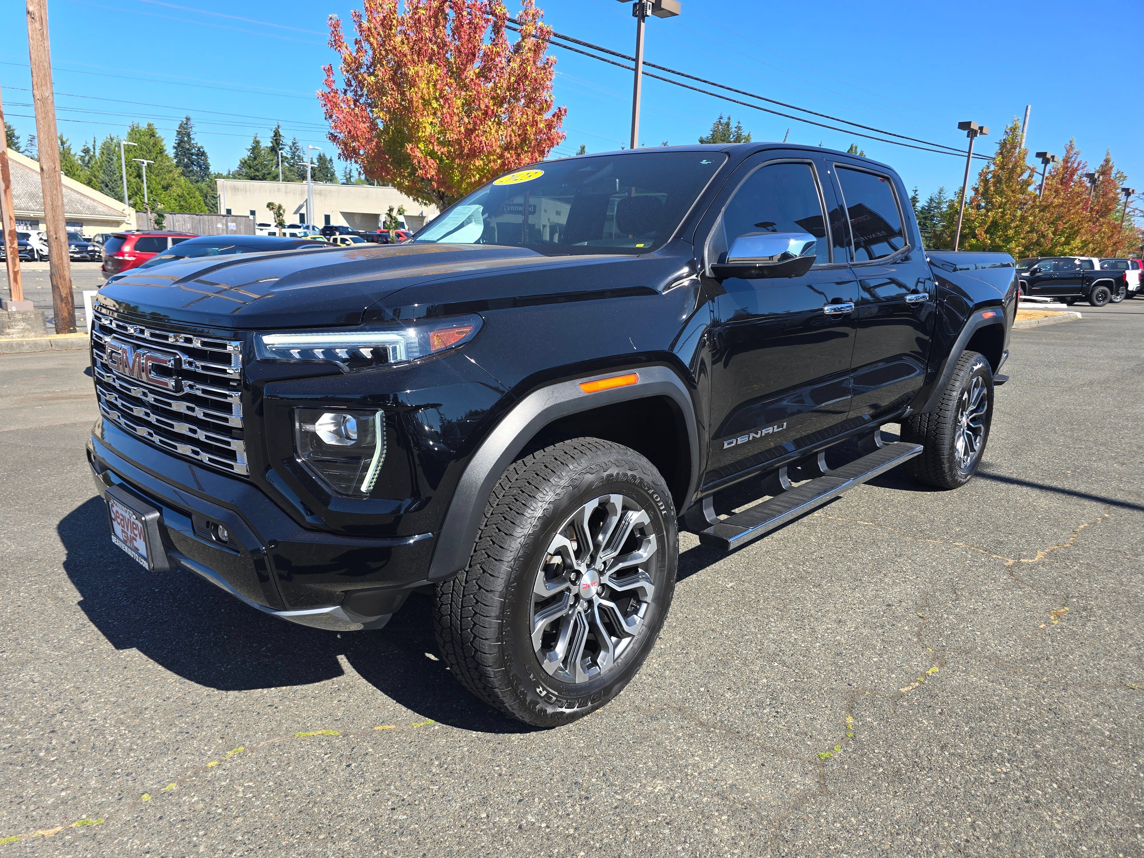 Used 2023 GMC Canyon Denali w/ Denali Black Edition AWD/4WD image 3