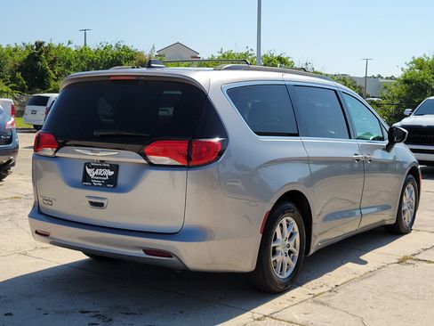 Used 2021 Chrysler Voyager Lxi FWD image 4