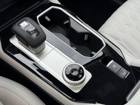 New 2025 Mitsubishi Outlander AWD image 33