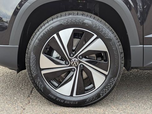 Used 2025 Volkswagen Taos SE w/ Panoramic Sunroof Package image 38