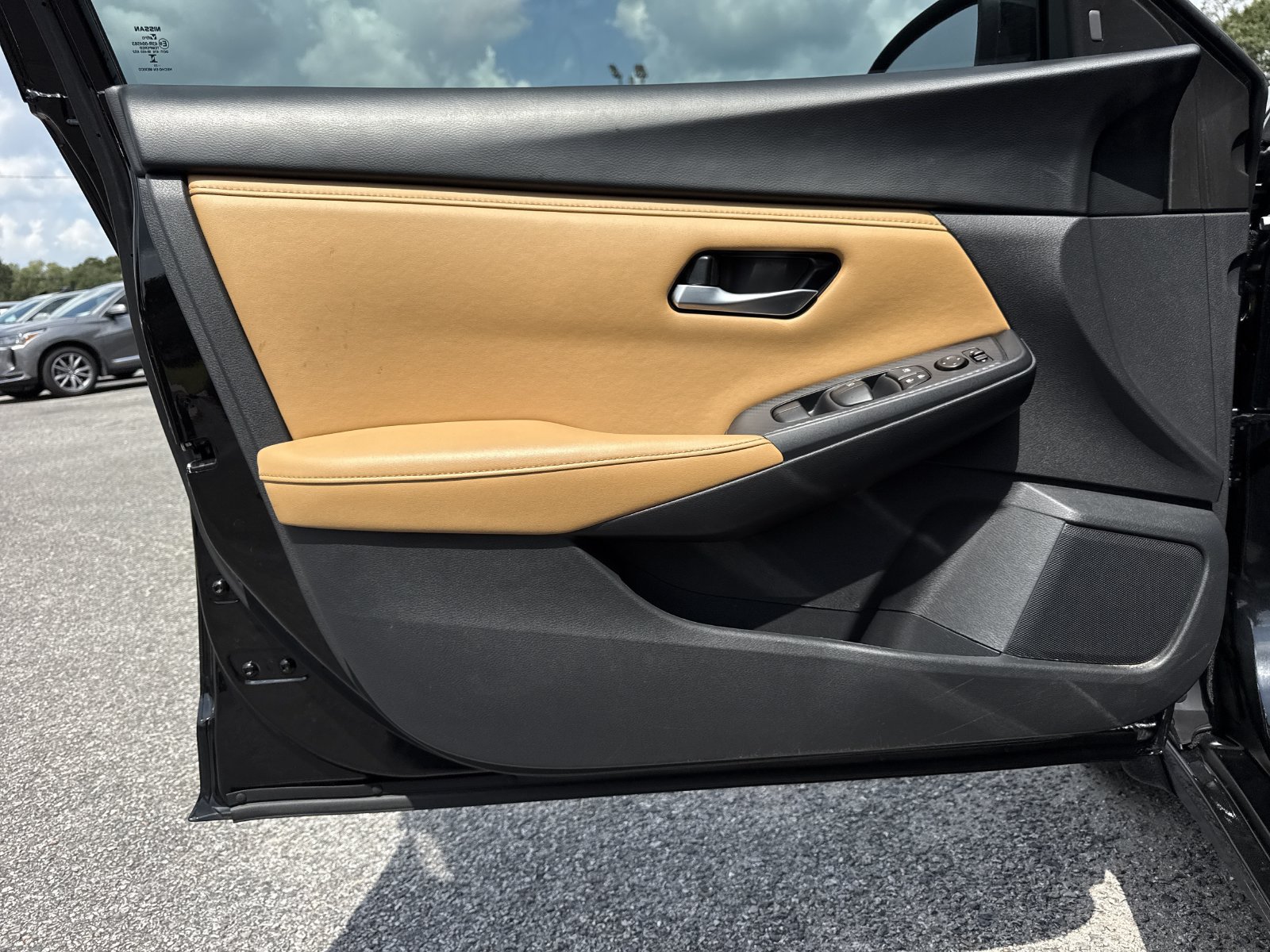 Used 2023 Nissan Sentra SV w/ SV Premium Package FWD image 14