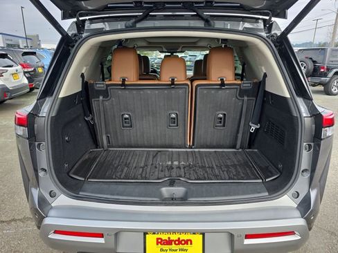 Used 2022 Nissan Pathfinder Platinum w/ Cargo Package image 13