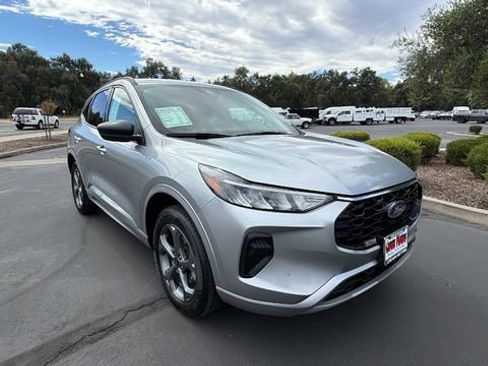 Used 2024 Ford Escape ST-Line AWD/4WD image 2
