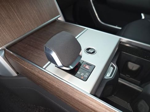 New 2026 Land Rover Range Rover Long Wheelbase SE image 23