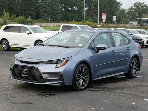 Used 2022 Toyota Corolla SE image 2