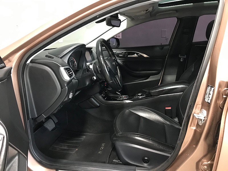 Used 2017 INFINITI QX30 Premium w/ Navigation Package FWD image 10