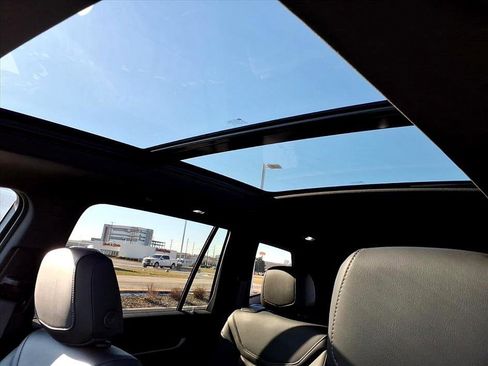 Used 2025 Cadillac XT6 Premium Luxury image 18