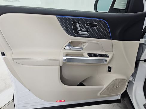 Certified 2025 Mercedes-Benz GLB 250 4MATIC image 11