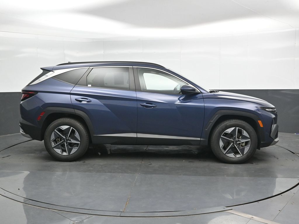 Certified 2025 Hyundai Tucson SEL AWD/4WD image 4