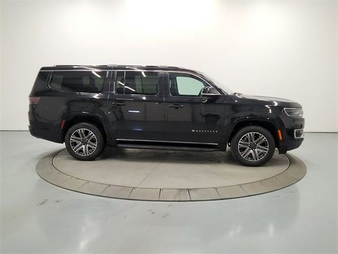 Used 2024 Jeep Wagoneer L Series II w/ Flexible Seating Group image 8