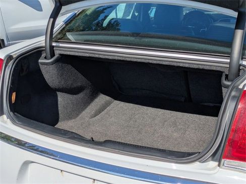 Used 2016 Chrysler 300 Limited image 29